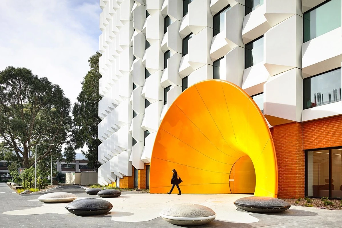 Monash – Front